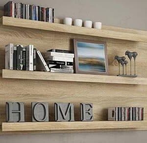 Panel 3 estantes Chellén, ideal para organizar y exhibir decoraciones y libros de manera moderna.