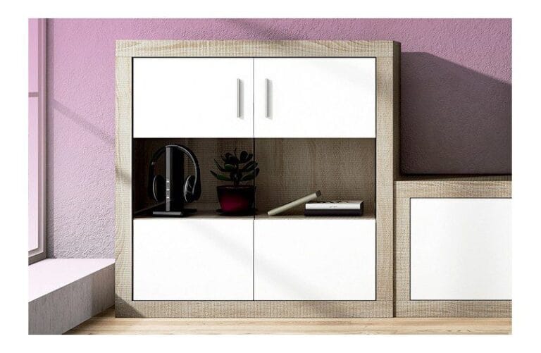 Mueble bodeguero Lara de melamina con dos puertas, ideal para almacenamiento en el salón o cocina.