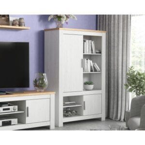 Mueble bodeguero Roncal 2 Puertas de estilo moderno en color andersen pino-roble, ubicado en un salón luminoso.