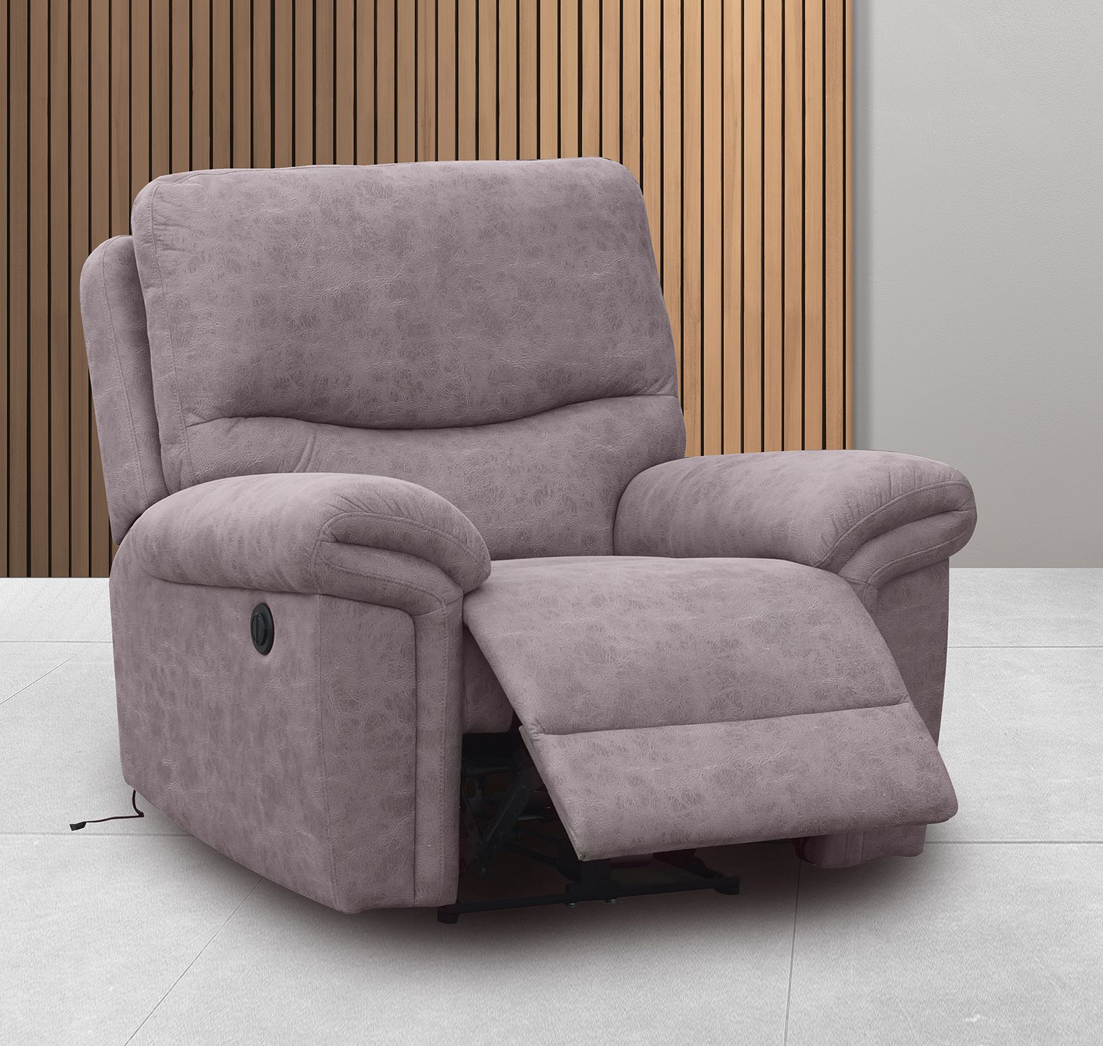 Butaca relax eléctrica América de madera con espuma de alta densidad y sistema reclinable.