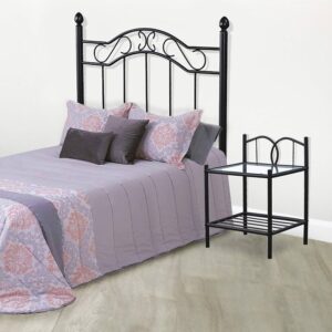 Elegante cabecero de forja Deirdre en color negro mate decorando una cama en un dormitorio moderno.