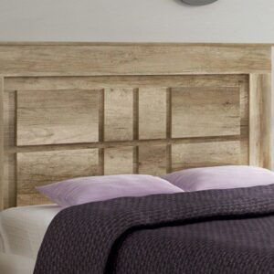 El cabecero de matrimonio moderno Chellén en melamina color cañón decora un dormitorio luminoso.