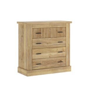 Cómoda Rapid de 4 cajones con acabado Mauvella-rayas en un dormitorio elegante y ordenado.