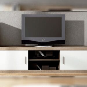 Mueble bajo de TV Lara 2 Puertas de estilo moderno en acabado cambria-blanco, con las puertas cerradas y un estante central.