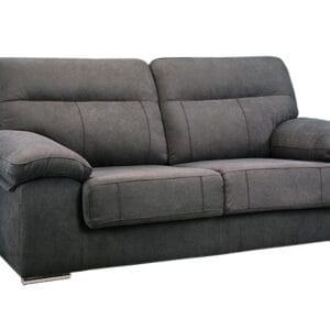 Sofá 3 plazas Duero de diseño moderno en color gris perla con patas metálicas cromadas en un salón luminoso.