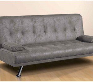 Sofá cama Cesto moderno con sistema clic-clac y patas cromadas, ideal para espacios versátiles.