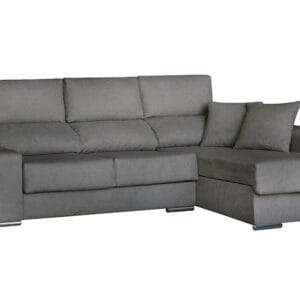 Imagen del sofá chaise longue Málaga en un salón moderno, mostrando sus asientos deslizantes, el arcón de almacenaje y los taburetes.