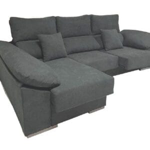 El sofá chaise longue Matías en tapizado color perla, con sus respaldos reclinables para un confort superior y su práctico arcón de almacenaje.