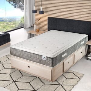 Colchón de espuma HR modelo Baikal de 28 cm de alto con funda de algodón orgánico texturizada, sobre una base de cama en un dormitorio.