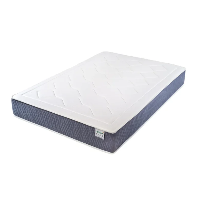 Colchón de muelles reforzados Eco Oro sobre una base de cama en un dormitorio luminoso, mostrando su acolchado superior.