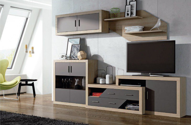 Conjunto de salón moderno Lara 09 modular en un salón luminoso, compuesto por mueble TV, almacenaje cerrado y estantería abierta.