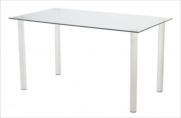 Mesa de comedor Yuri con tablero de cristal templado transparente y patas de acero pintadas en blanco o negro, en un comedor moderno y luminoso donde 6 personas disfrutan de una cena elegante rodeados de sillas de diseño.