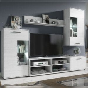 Vista frontal de la composición de salón Antígona en acabado Andersen pino-gris, con las luces LED encendidas en sus vitrinas.