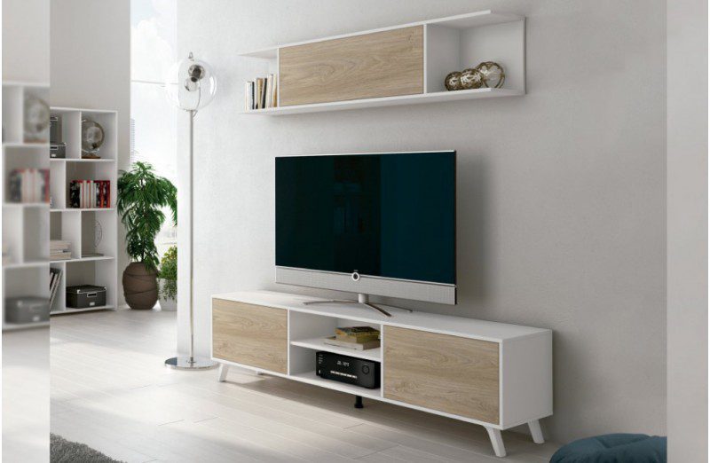 Mueble de salón Soto de estilo nórdico en acabado blanco y roble, con un módulo bajo para TV y un estante superior.