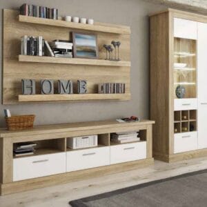 Composición de salón Chellén 02 en acabado Cambria y Blanco, con mueble TV, vitrina alta con iluminación LED y botellero.