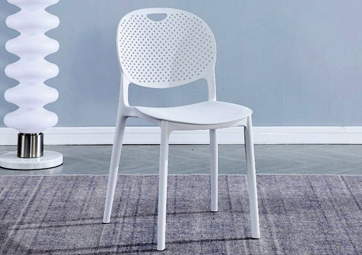 Pack de 5 sillas de cocina modelo Jansen apilables y ergonómicas en polipropileno blanco, ideales para un ambiente moderno y funcional.