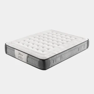 Pack de canapé abatible Danubio de madera abierto mostrando su interior con el colchón Nubora encima, en un dormitorio moderno.