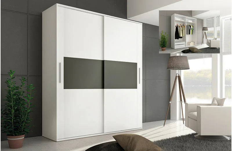 Armario de dos puertas correderas, en habitación con entrada de luz natural