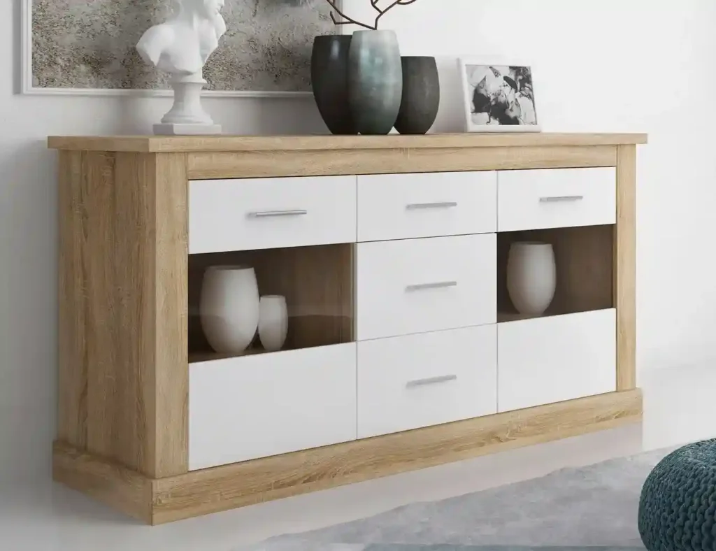 Aparadores modernos modelo Chellén de 5 cajones y 2 puertas de cristal en salón elegante minimalista