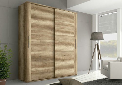 Armario con puertas correderas Chellén de melamina en color cañón instalado en un dormitorio moderno.