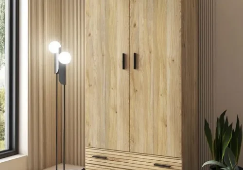 Armario Rapid de 2 puertas y 2 cajones en color Mauvella con detalles a rayas, ideal para dormitorios compactos.