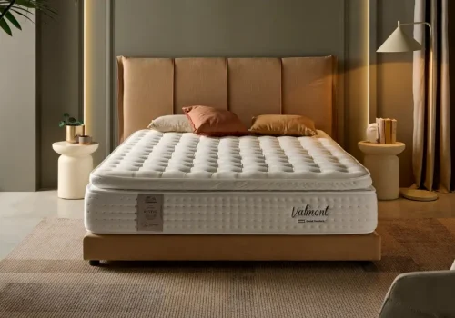 Colchones económicos que duran muchos años en un dormitorio moderno con cama preparada para un descanso duradero