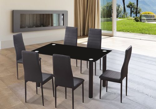 Conjunto de comedor moderno Emi con mesa rectangular de cristal templado negro y seis sillas tapizadas en PU en un salón moderno y luminoso.