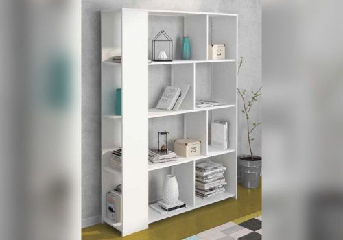 Estantería Aura de diseño moderno en color blanco, mostrando sus amplios estantes en un salón luminoso.