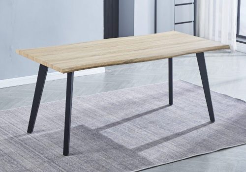 Mesa de comedor fija modelo Regatta de MDF forrado y patas metálicas negras, colocada en un comedor moderno donde 8 personas comparten una agradable cena familiar.