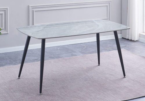 Mesa de comedor Sander con tablero de cerámica imitación mármol y patas metálicas negras, preparada para 6 personas disfrutando de una comida en un comedor moderno y elegante.