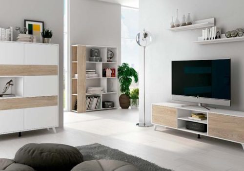 Salón completo Soto 03 de estilo moderno compuesto por mueble de TV, vitrina y estanterías en un ambiente de sala de estar.