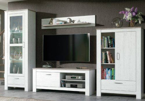 El conjunto de salón Frida en acabado blanco y madera, compuesto por cuatro módulos con vitrina alta con luces LED en un salón luminoso y moderno.