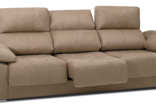 Elegante Sofá 3 plazas Toyota extensible en color marengo con patas cromadas, visto de frente en un salón luminoso.