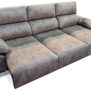 Sofá 3 Plazas Lancia de diseño moderno en color marengo con los asientos extendidos en un salón luminoso.