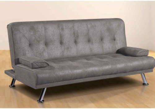 Sofá cama Cesto moderno con sistema clic-clac y patas cromadas, ideal para espacios versátiles.