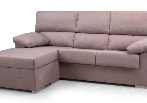 Elegante sofá chaise longue Conde tapizado en tela de alta calidad, con cojines desenfundables y modernas patas cromadas.