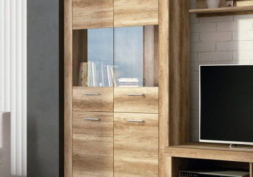 Vitrina baja Texas de estilo moderno con puerta de cristal color cañón y espacio de almacenaje, ubicada en un salón luminoso.